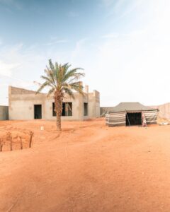 LOCAL HOLIDAY HOUSE